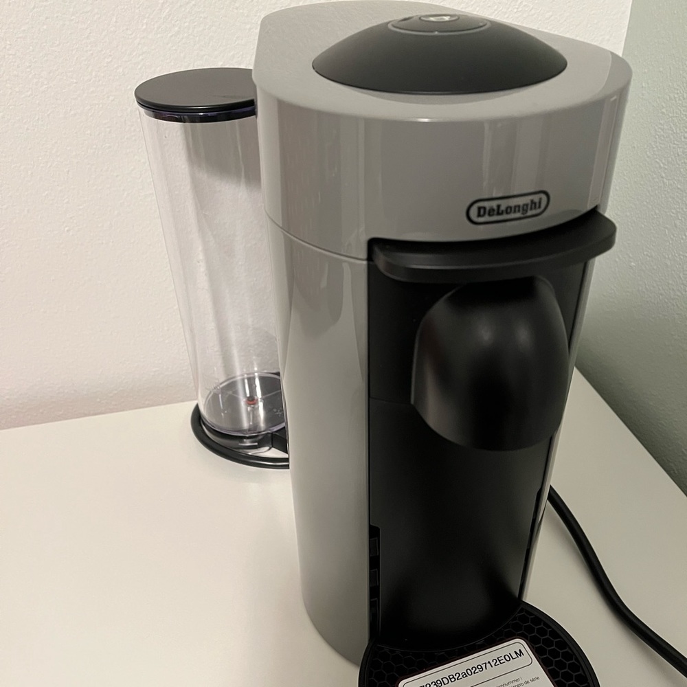 Nespresso DeLonghi Machine & Aeroccino Milk Frother